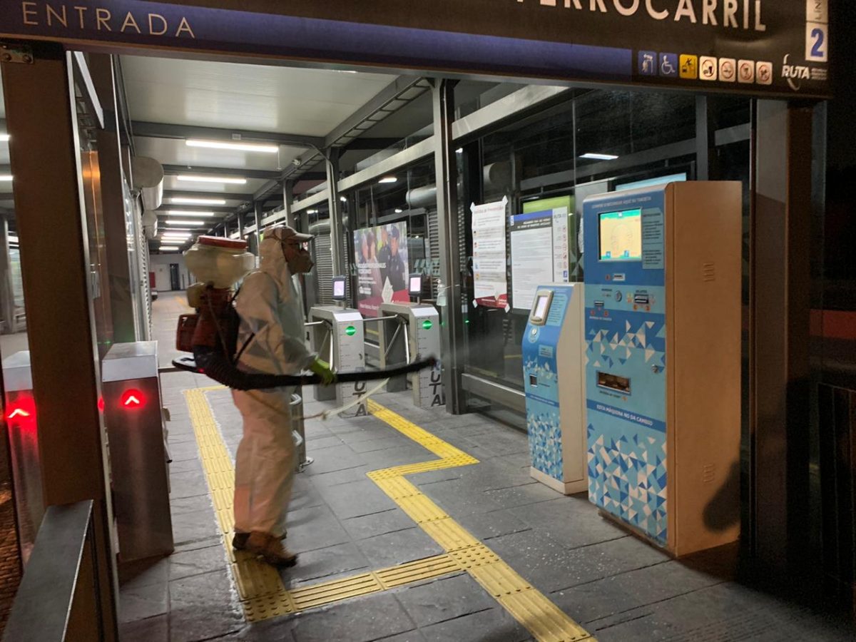 Desinfectan paraderos de Ruta por contingencia de coronavirus