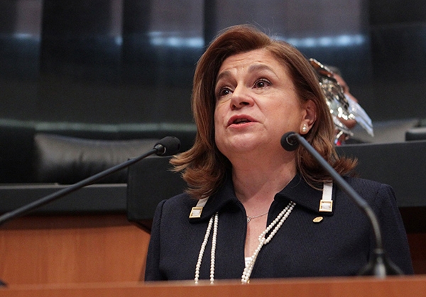 Murillo Karam sale de la PGR; llega Arely Gómez al cargo