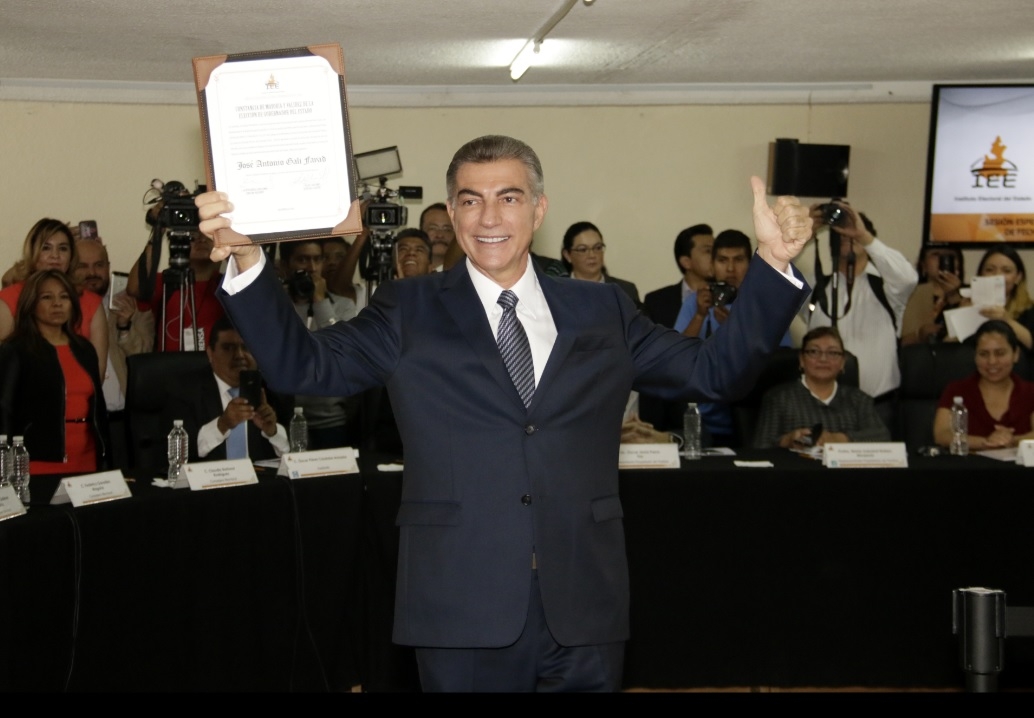 Tony Gali recibe constancia de mayoría y dice que apoyará a RMV para la presidencia
