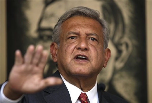 AMLO enfurece por multa del INE a Morena