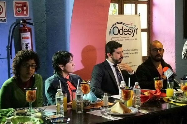36 poblanos presentan amparo federal para legalizar uniones gay
