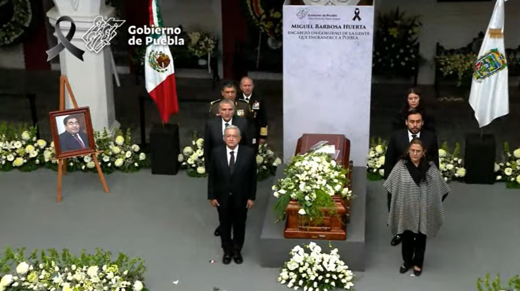 VIDEO. AMLO encabeza homenaje a Barbosa en Casa Aguayo