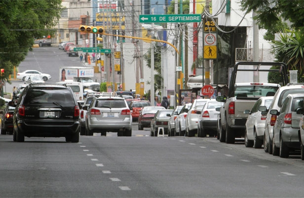 Gali anuncia concreto en la 43 Oriente-Poniente junto con parquímetros