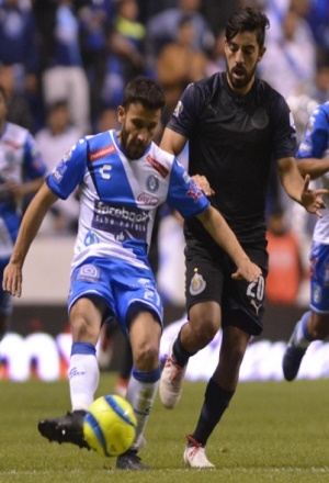 Club Puebla manda en el Cuauhtémoc, derrotó 2-0 a Chivas