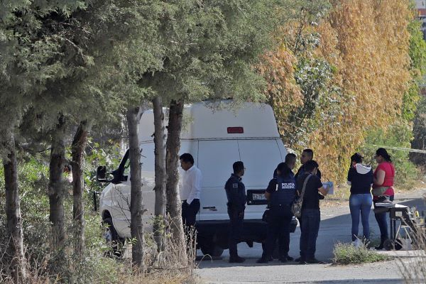 Hallan cadáver con narcomensaje en Agua Santa