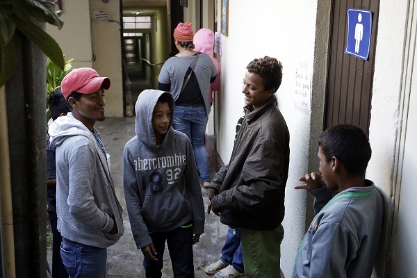 Más de 20 migrantes son rescatados en inmediaciones de la caseta de Amozoc