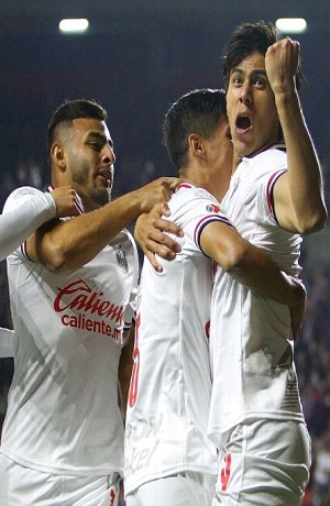 Chivas volvió a sumar de a tres; se impuso 1-0 a Xolos de Tijuana pero no convence