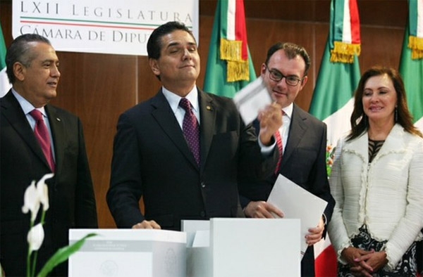 Hacienda estima crecimiento del 3.7% del PIB en 2015