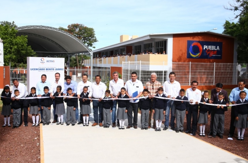 Tony Gali inauguró obras y entregó apoyos en Chietla
