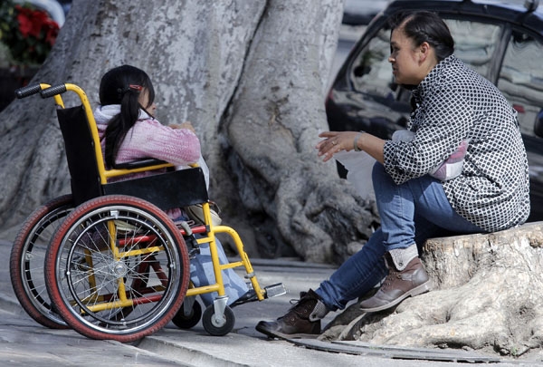 Persiste discriminación a personas con discapacidad en transporte público de Puebla
