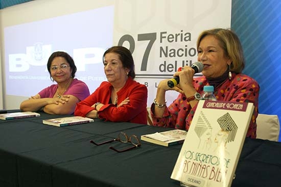 Guadalupe Loaeza presenta “Los secretos de las niñas bien” en la BUAP