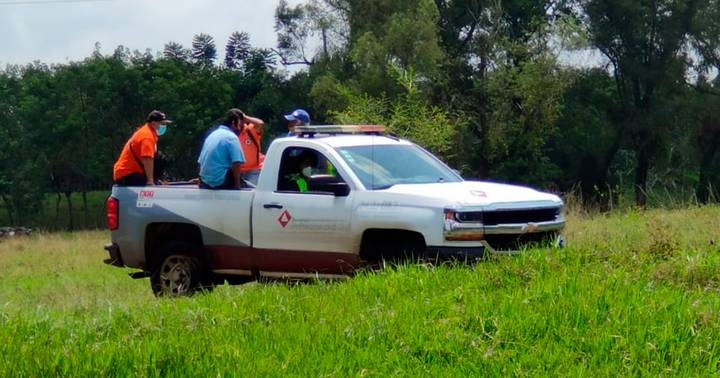 Hallan cuerpo de hombre que cayó con retroexcavadora al río Apulco