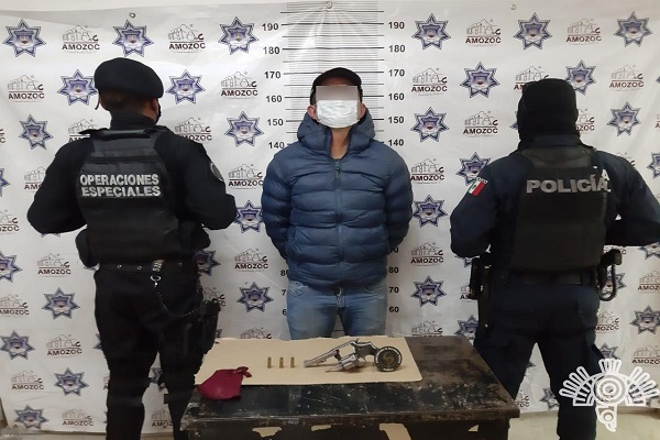 Amagó a empleadas con arma de fuego para atracar tienda en Amozoc; fue asegurado
