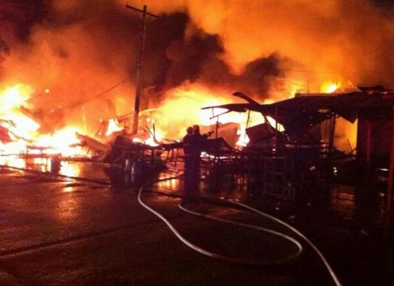 Incendio arrasa Central de Abasto de Acapulco; hay dos calcinados
