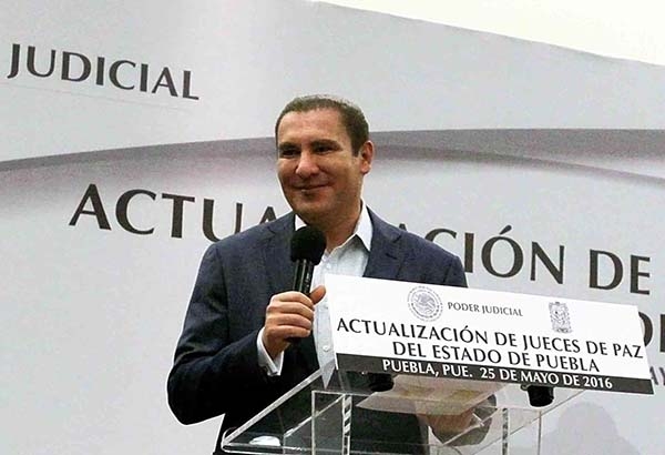 Moreno Valle se reúne con jueces de paz de Puebla