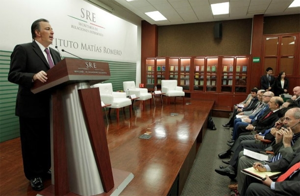 SRE descarta riesgos en México por virus del ébola