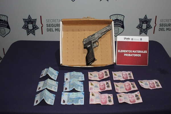 Atracaron Oxxo de Avenida Nacional; policías los capturaron
