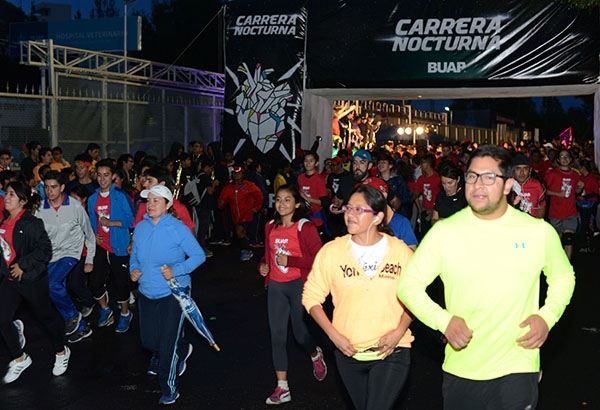 Más de 16 mil poblanos participaron en la tradicional Carrera Nocturna Universitaria