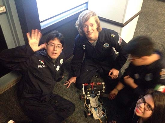Niños mexicanos arrasan en competencia de la NASA