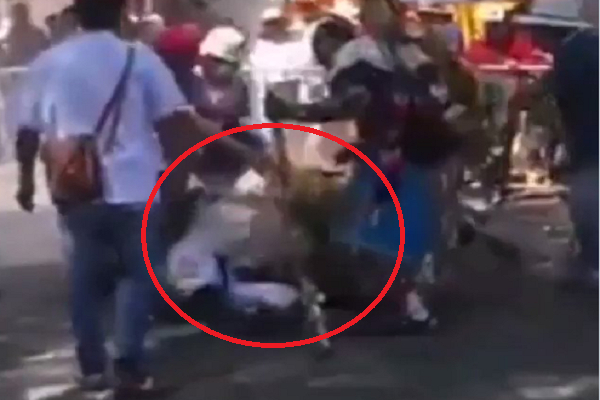 Huehue sufrió quemaduras al prenderse su vestimenta en el Carnaval de Huejotzingo