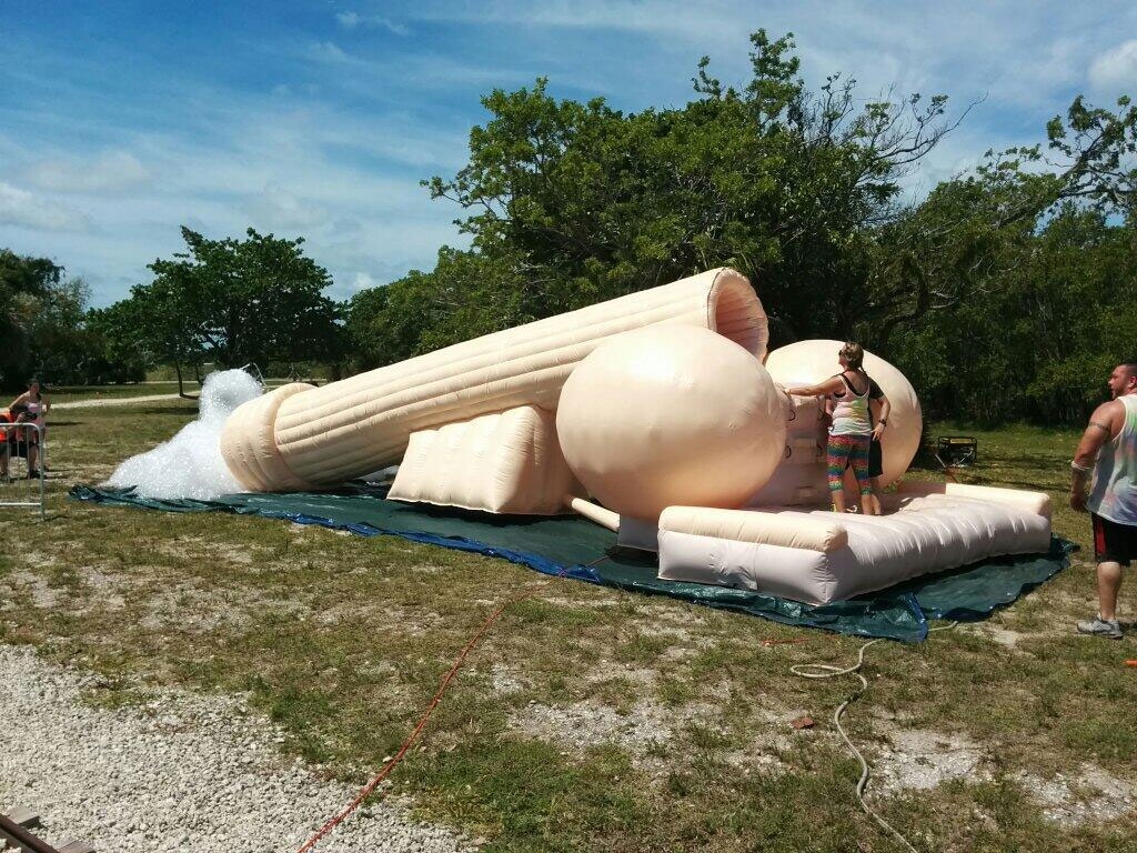 Realizaron carrera de obstáculos eróticos en Miami
