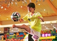 Gabriel Muniz, niño que domina el balón sin pies