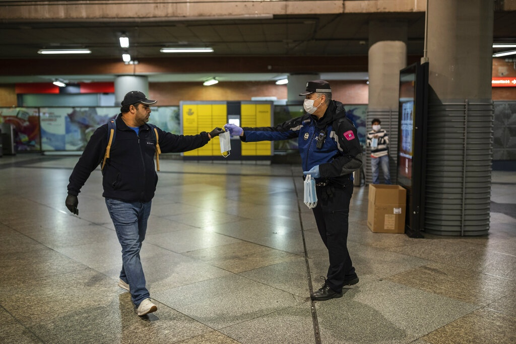 España elimina uso de cubreboca en espacios cerrados