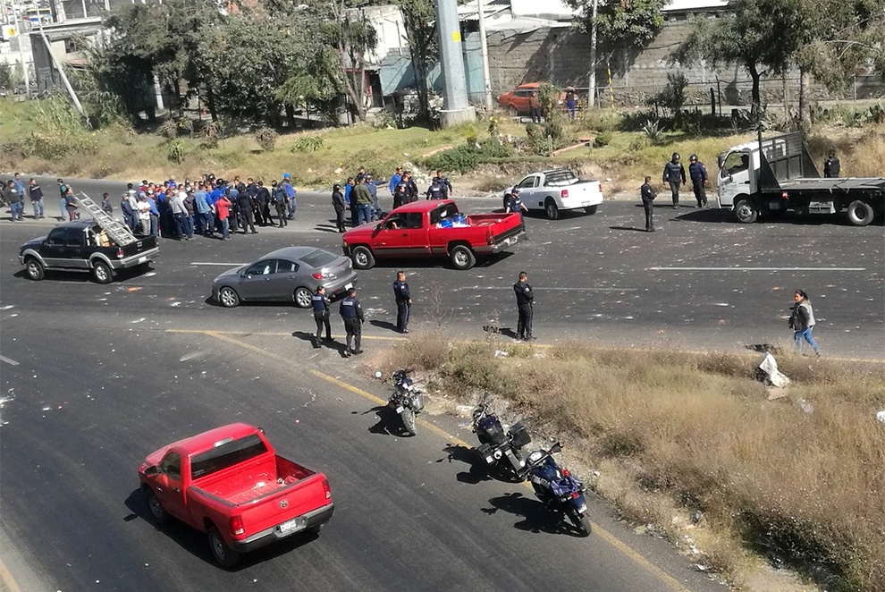 A pedradas, gaseros se disputan a los clientes en San Pablo Xochimehuacan