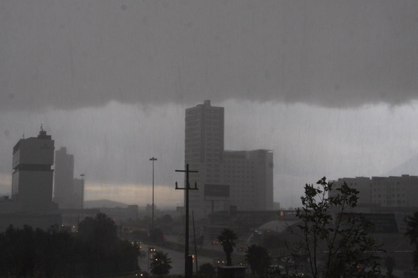 Puebla con lluvias intensas por tres fenómenos meteorológicos