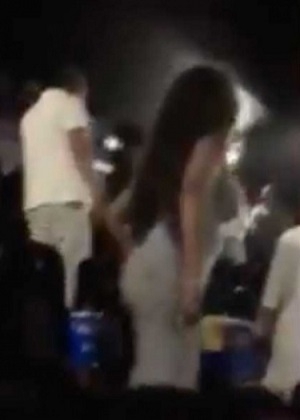 VIDEO: Surge #LadyCine, pelea mujer por celular encendido