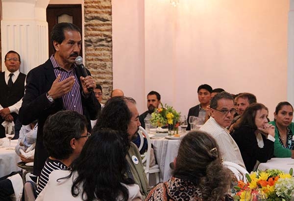 Alfonso Esparza se reúne con la comunidad científica de la BUAP