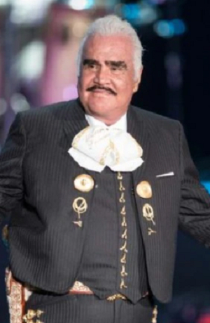 Vicente Fernández deja terapia intensiva pero permanecerá hospitalizado