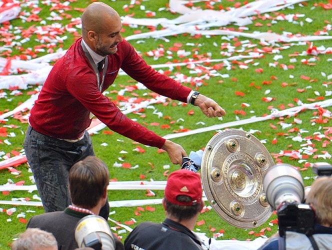 Pep Guardiola tiró trofeo de la Bundesliga