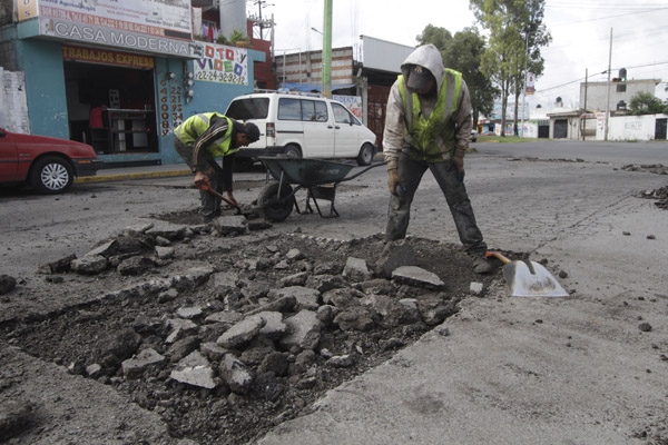 Lluvias abren 133 mil baches en Puebla capital; aumentan cuadrillas