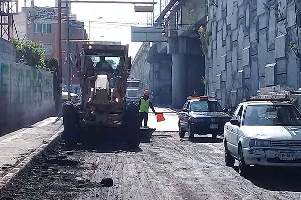 Cierran paso en incorporación de la 11 sur al Periférico por pavimentación