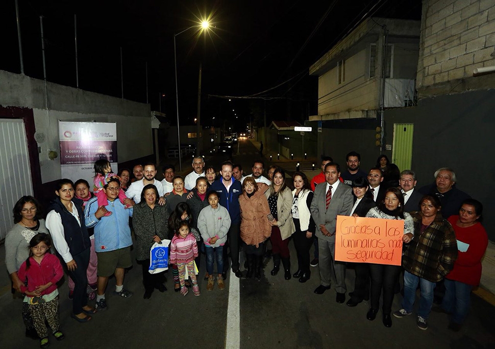 Alcalde Banck y vecinos de Loma Linda inauguran 500 nuevas luminarias