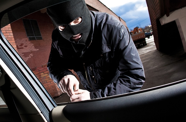 ¿Te robaron el coche y aún no lo pagas? Esto debes hacer