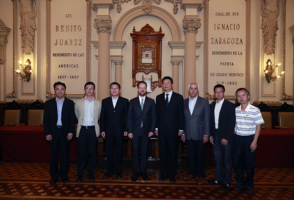 Luis Banck recibe a autoridades del gobierno de Wuhan, China