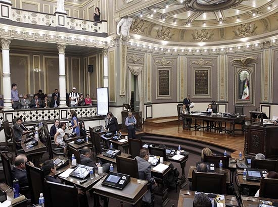 Diputados de Puebla condenan intromisión de grupos violentos en el estado