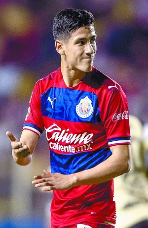 Uriel Antuna, de Chivas, fue captado en ligue con Paola Villalobos pero lo “bateó”