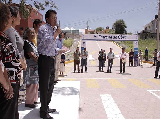 Edil de San Andrés Cholula entrega obras de adoquinamiento por más de 1 mdp