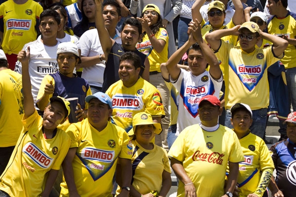 Familia de 6 que iba al juego Puebla-América murió en accidente de autobús