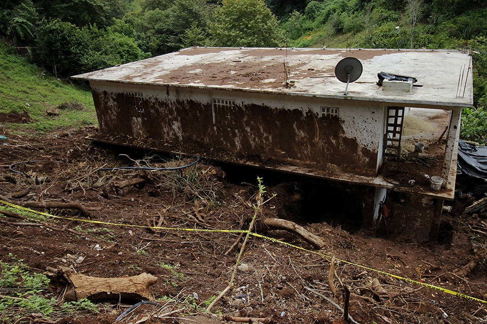 Retenidos mil 263 mdp del Fonden, a un año de Earl en la Sierra Norte