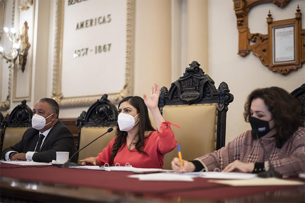 Cabildo aprueba segundo informe de Claudia Rivera para el 12 de octubre