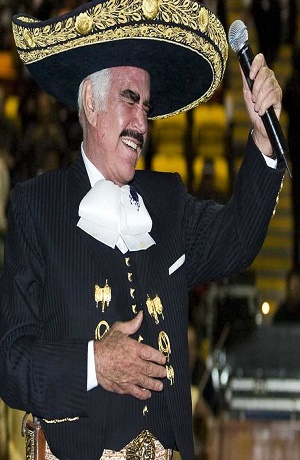 Vicente Fernández es sometido a gastrostomía por dificultad para alimentarse