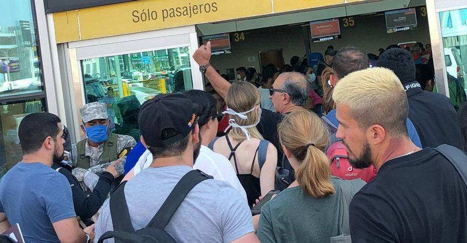 Segob asiste a 10 poblanos varados en Perú