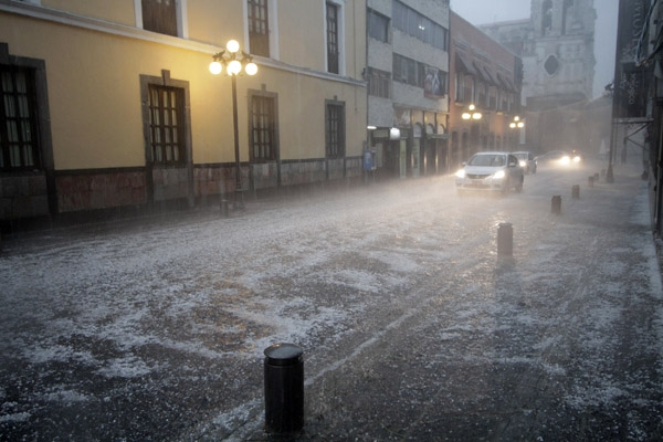 Anuncian tormentas eléctricas y granizadas para Puebla