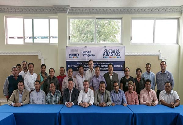 Gali nombra a miembros del Consejo General de la Central de Abasto Puebla