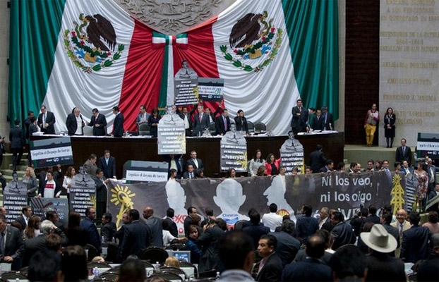 Entre mofas y gritos, diputados aprueban leyes de Pemex y CFE