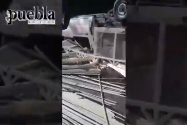Tráiler volcó camioneta que transportaba ácido muriático en la autopista a Veracruz
